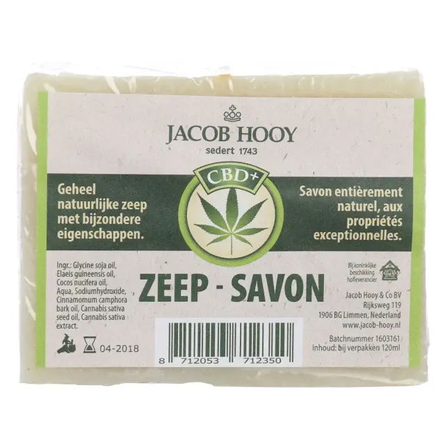 een stuk zeep met een groen label erop.