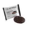 een chocoladekoekje naast een pakje koekjes. miniatuur
