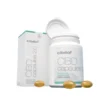 Een flesje en doosje Cibdol 2.0 - 5% CBD capsules (8,3 mg CBD - 60 stuks), met een paar capsules zichtbaar aan de buitenkant.